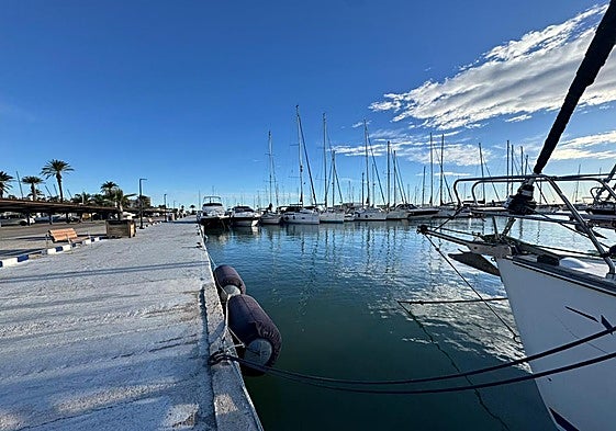 Algunos de los pantalanes del puerto deportivo de la Pobla de Farnals.