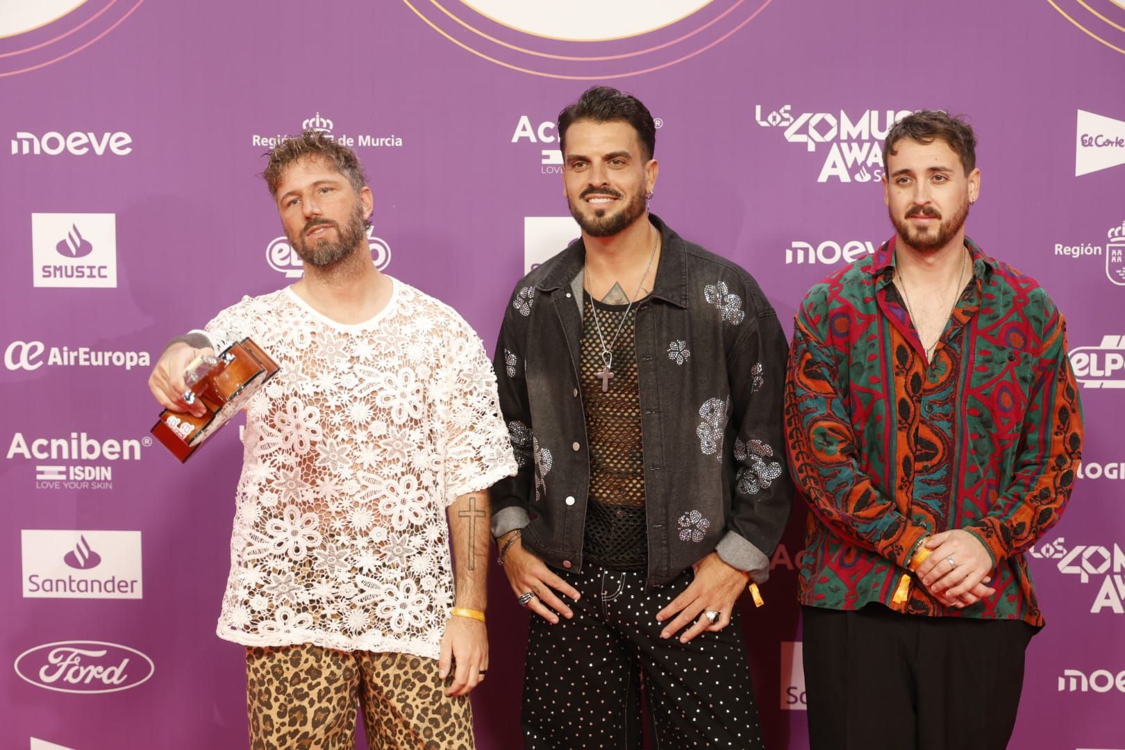 FOTOS | Los famosos deslumbran en la alfombra roja del Roig Arena para LOS40 Music Awards