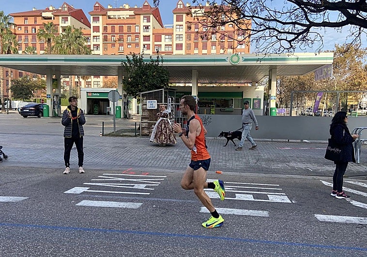 Un participante durante la edición del Maratón Valencia 2024.