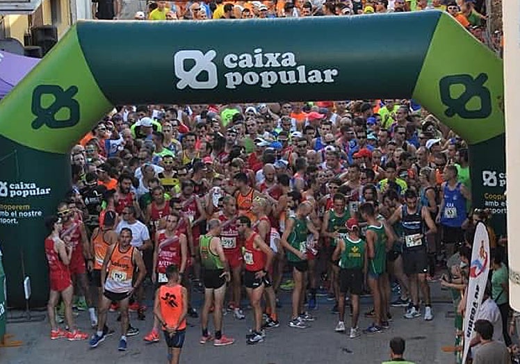 Los miembros del club se preparan antes de una carrera