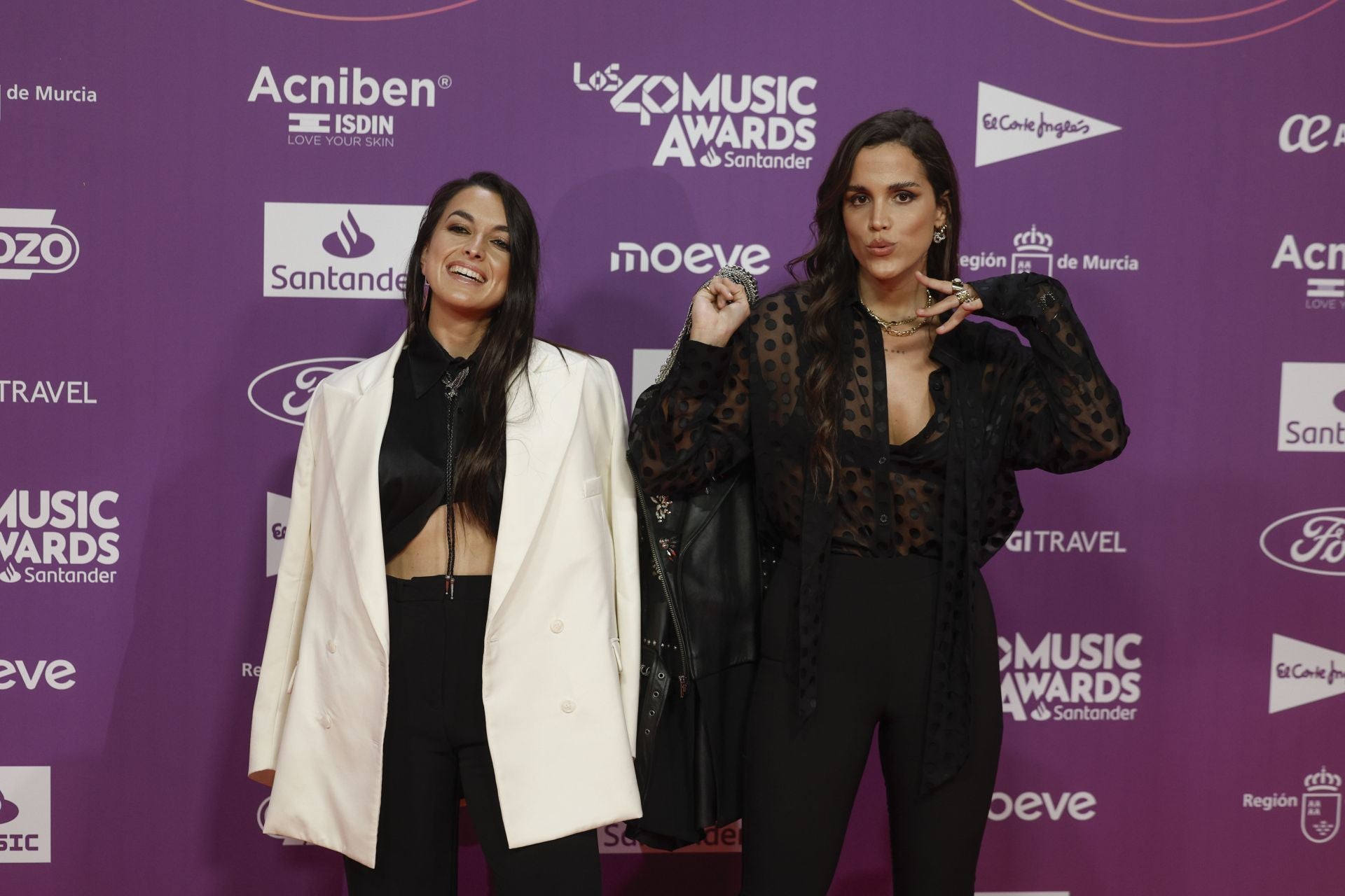 FOTOS | Los famosos deslumbran en la alfombra roja del Roig Arena para LOS40 Music Awards