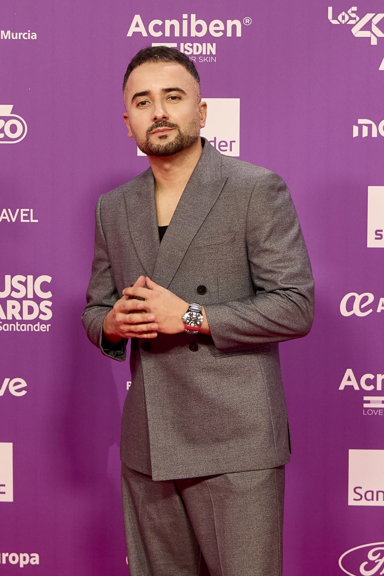 FOTOS | Los famosos deslumbran en la alfombra roja del Roig Arena para LOS40 Music Awards