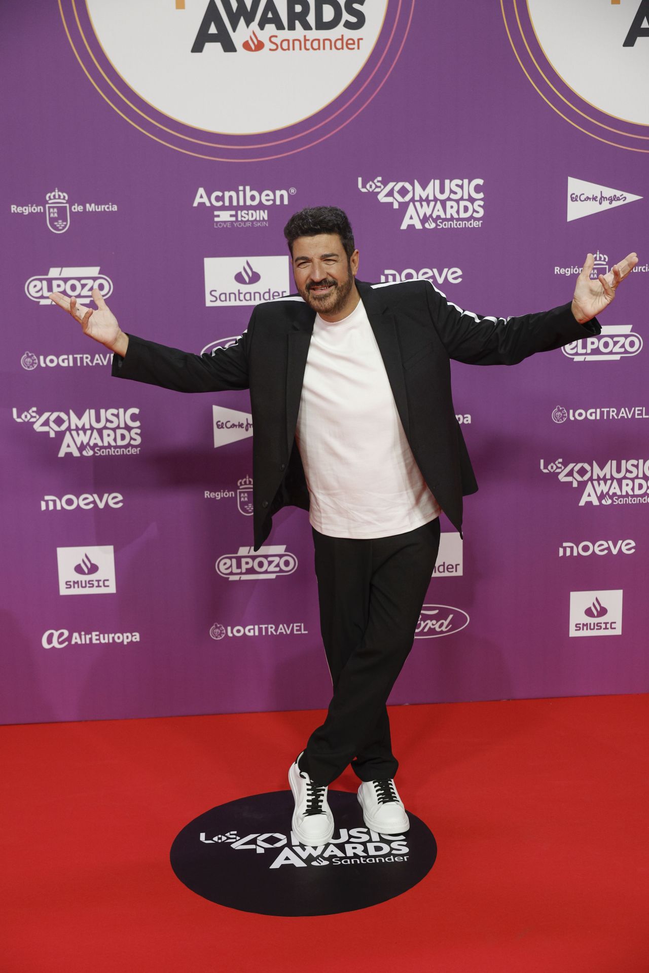 FOTOS | Los famosos deslumbran en la alfombra roja del Roig Arena para LOS40 Music Awards