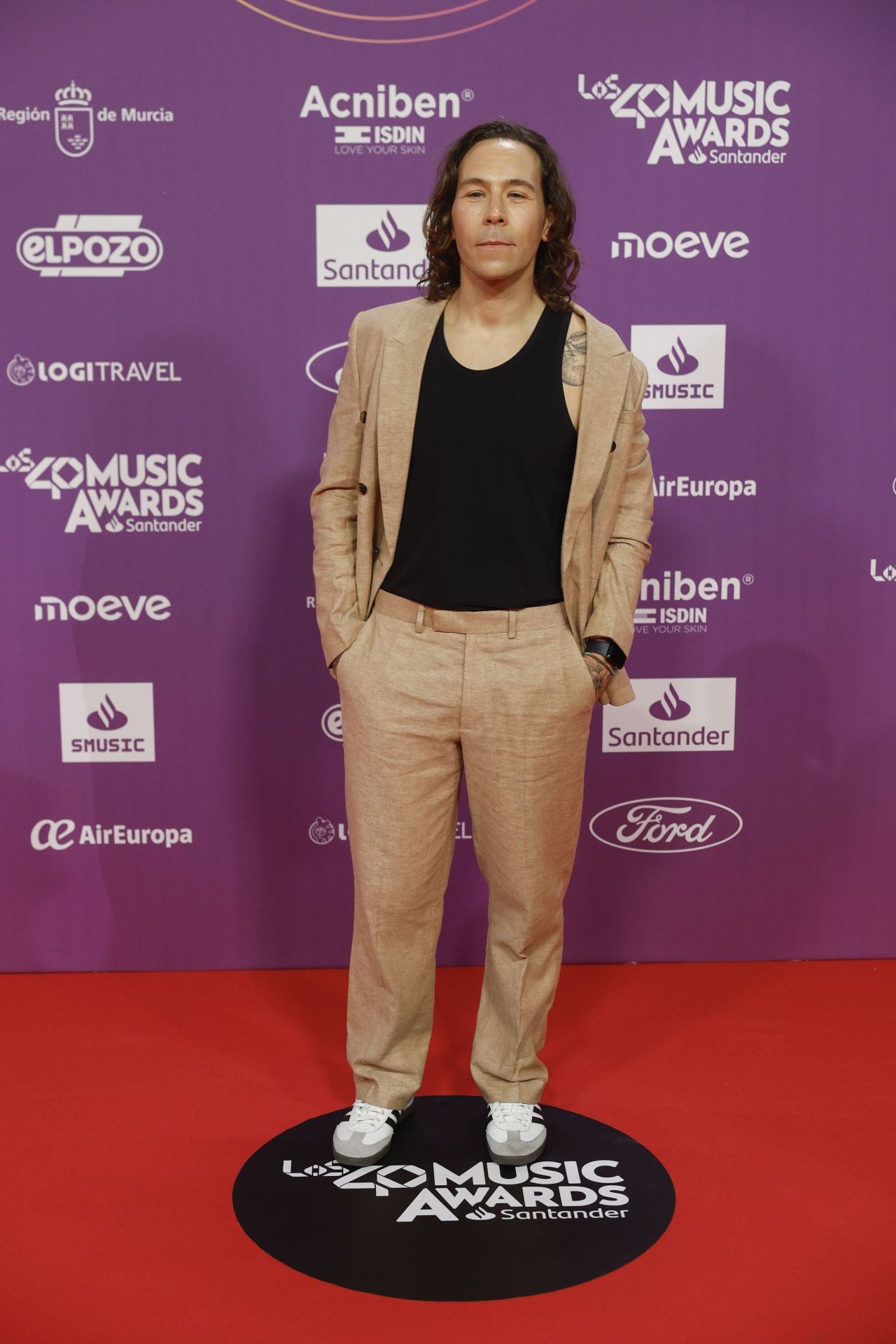 FOTOS | Los famosos deslumbran en la alfombra roja del Roig Arena para LOS40 Music Awards