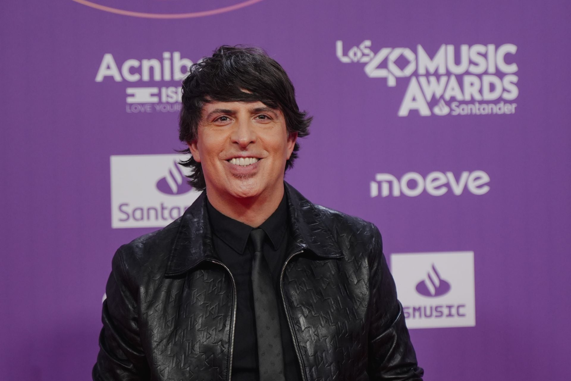 FOTOS | Los famosos deslumbran en la alfombra roja del Roig Arena para LOS40 Music Awards