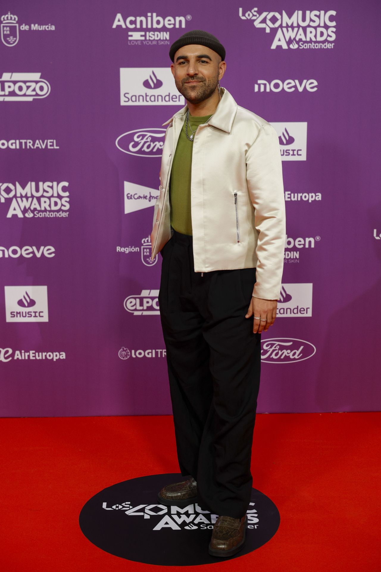 FOTOS | Los famosos deslumbran en la alfombra roja del Roig Arena para LOS40 Music Awards