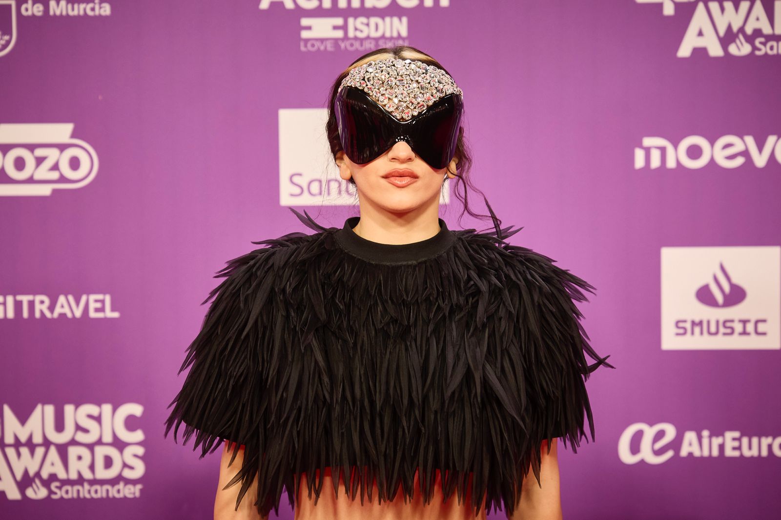 FOTOS | Los famosos deslumbran en la alfombra roja del Roig Arena para LOS40 Music Awards