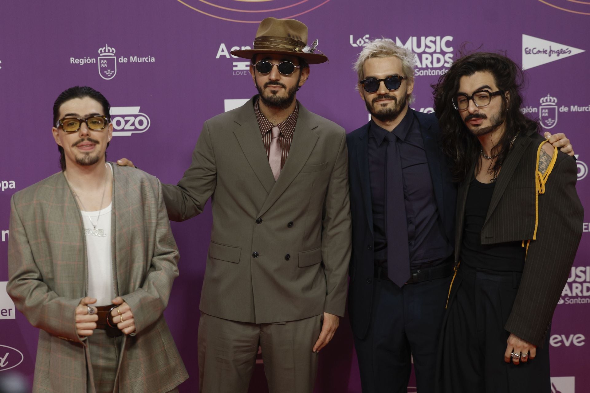 FOTOS | Los famosos deslumbran en la alfombra roja del Roig Arena para LOS40 Music Awards