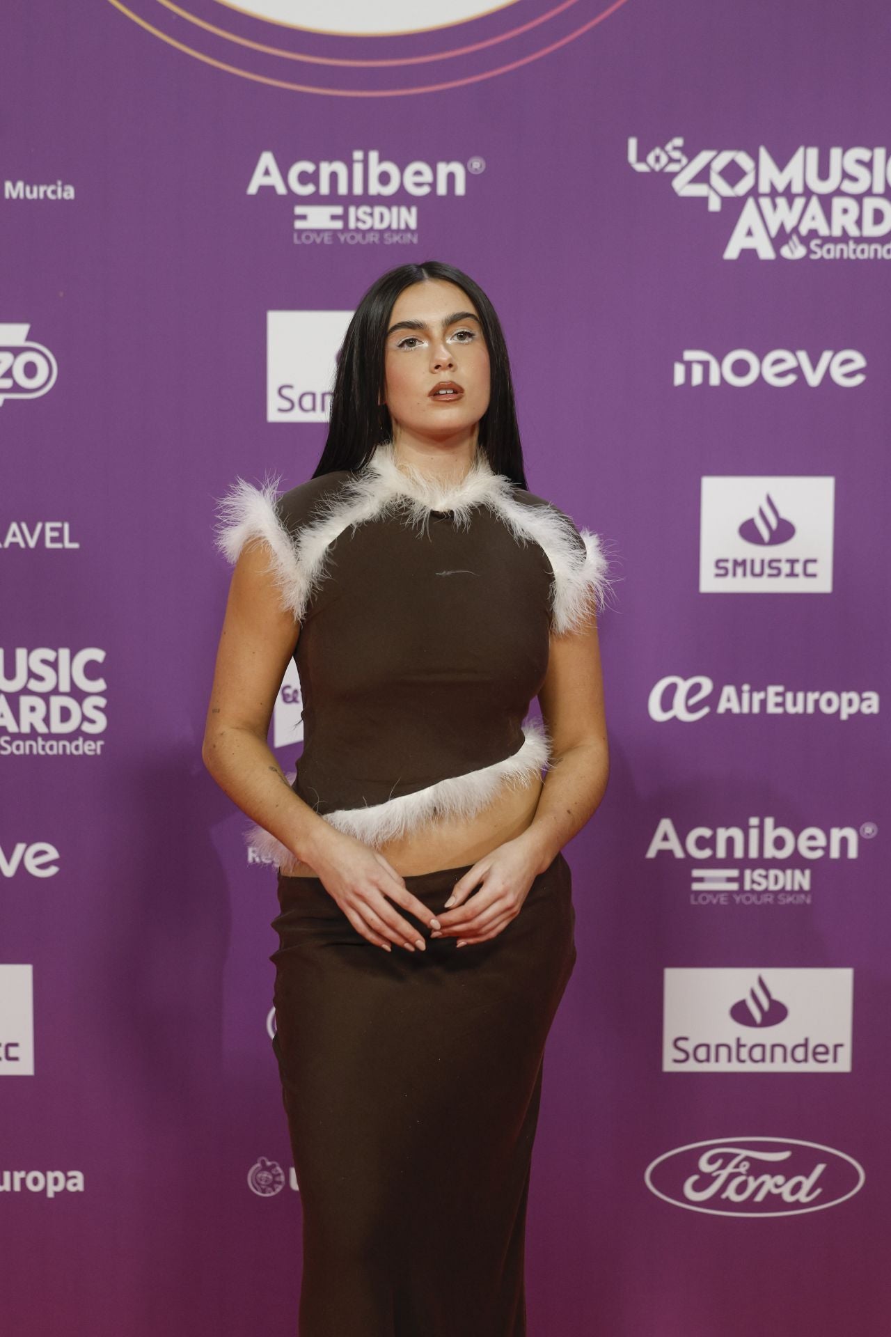 FOTOS | Los famosos deslumbran en la alfombra roja del Roig Arena para LOS40 Music Awards
