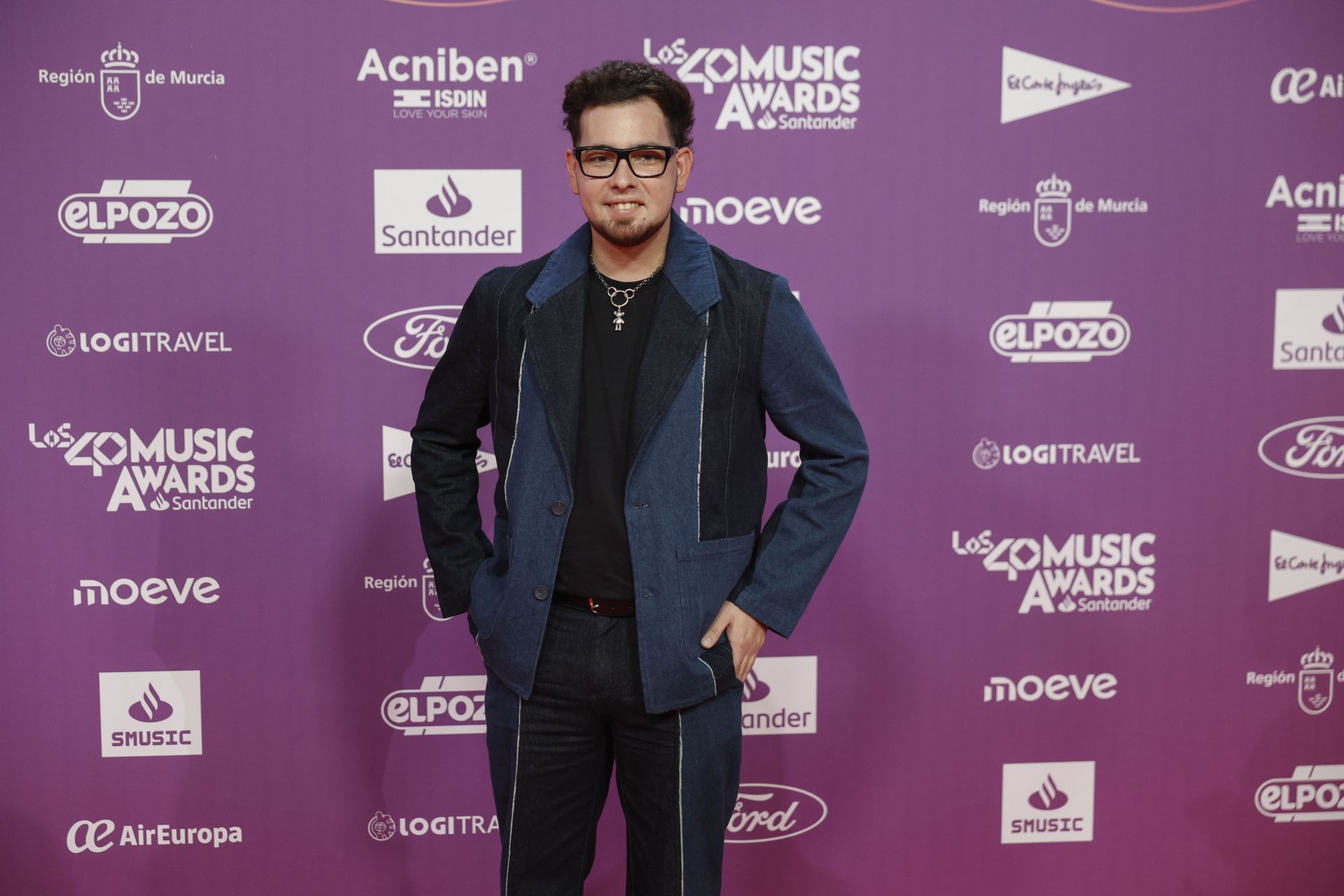 FOTOS | Los famosos deslumbran en la alfombra roja del Roig Arena para LOS40 Music Awards
