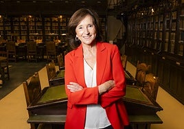 Ana Santos, en la Biblioteca Nacional, entidad de la que fue directora.