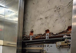 El ascensor del mercado de Ruzafa, fuera de funcionamiento.