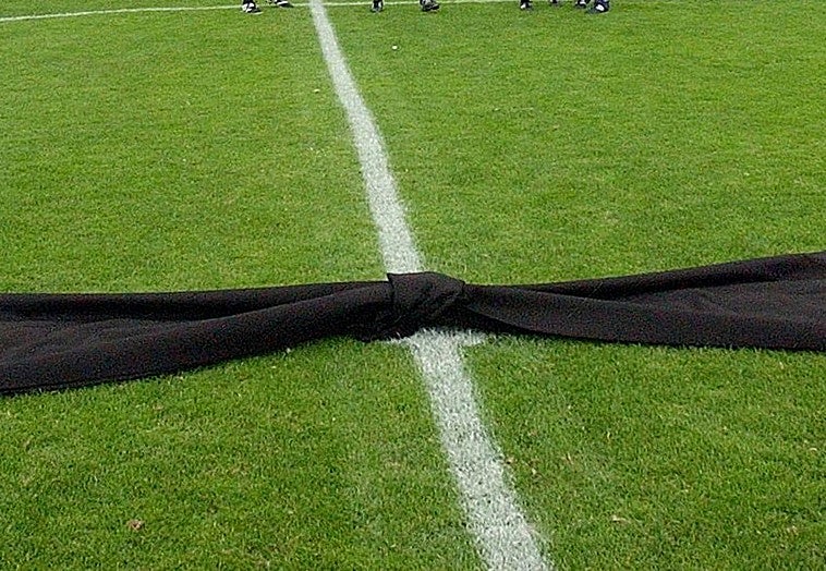 Un espectador muere en las gradas del partido Ceuta-Almería