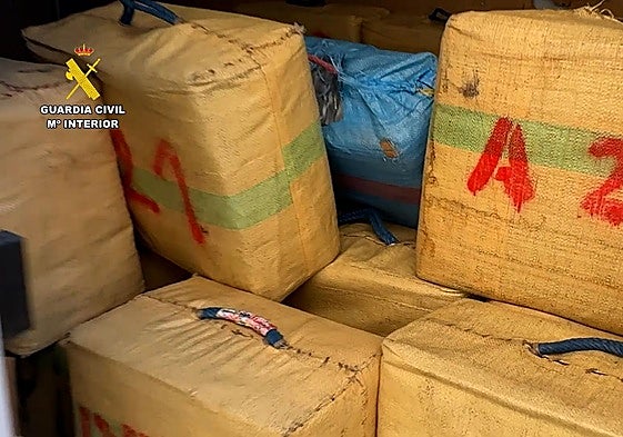 Parte del alijo incautado por la Guardia Civil de Alicante.