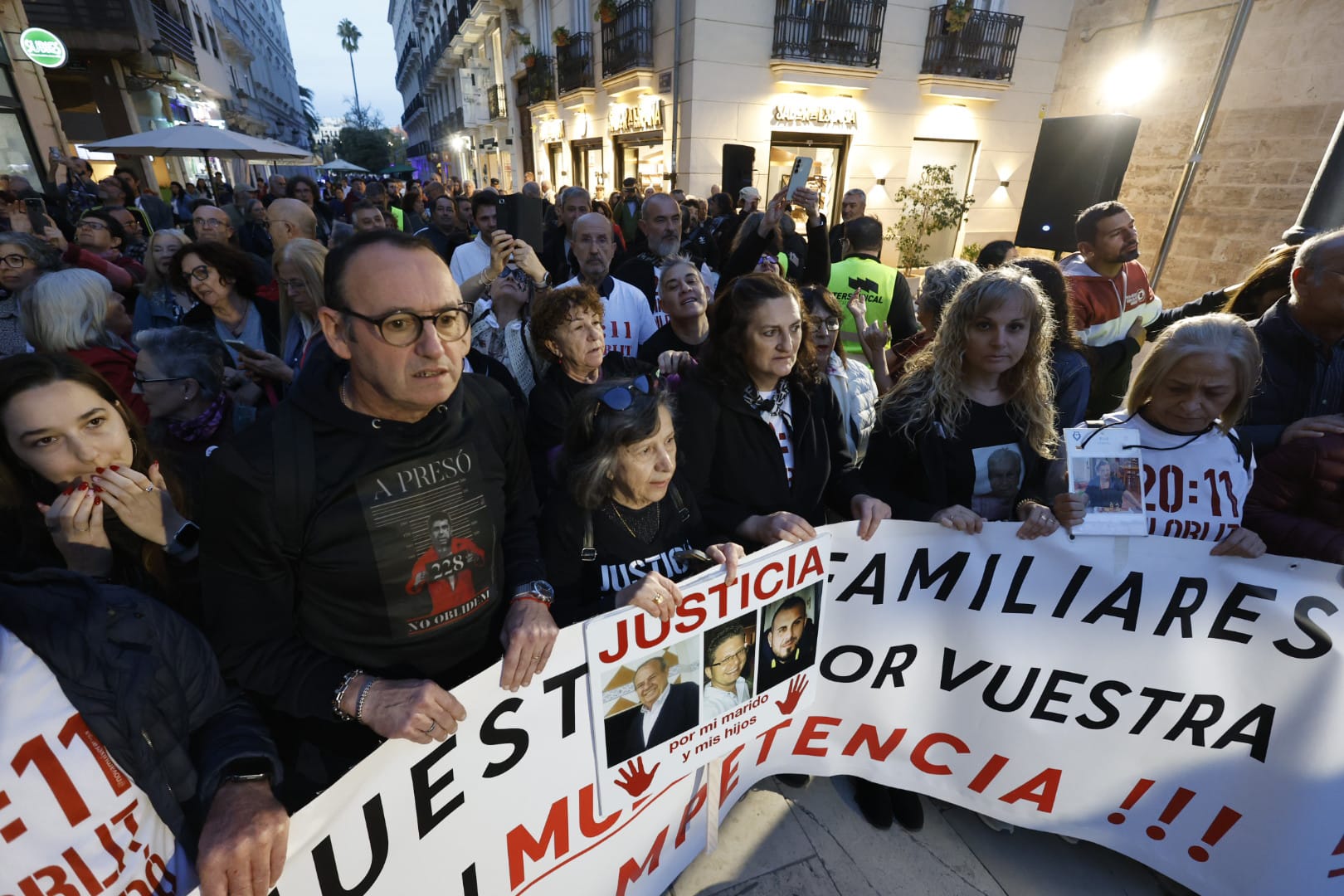 FOTOS | Manifestación en Valencia para pedir prisión para Carlos Mazón