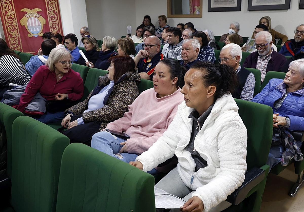 Público asistente a un pleno en el Ayuntamiento de Paiporta.