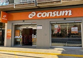 Supermercado Consum, en la plaza Sant Jordi de Paiporta.