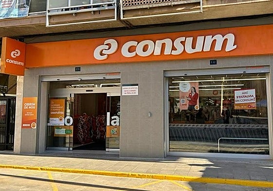 Supermercado Consum, en la plaza Sant Jordi de Paiporta.