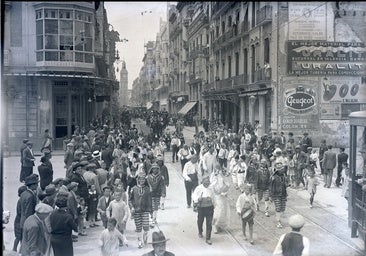 Su actual fisonomía nace del derribo de dos conventos cercanos y de la construcción de alto nivel.