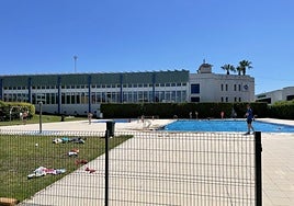 Instalaciones de la piscina municipal de Alzira.