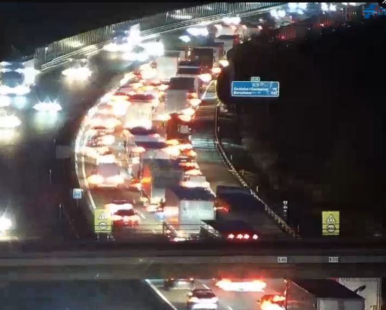 Atasco en el by-pass este lunes.