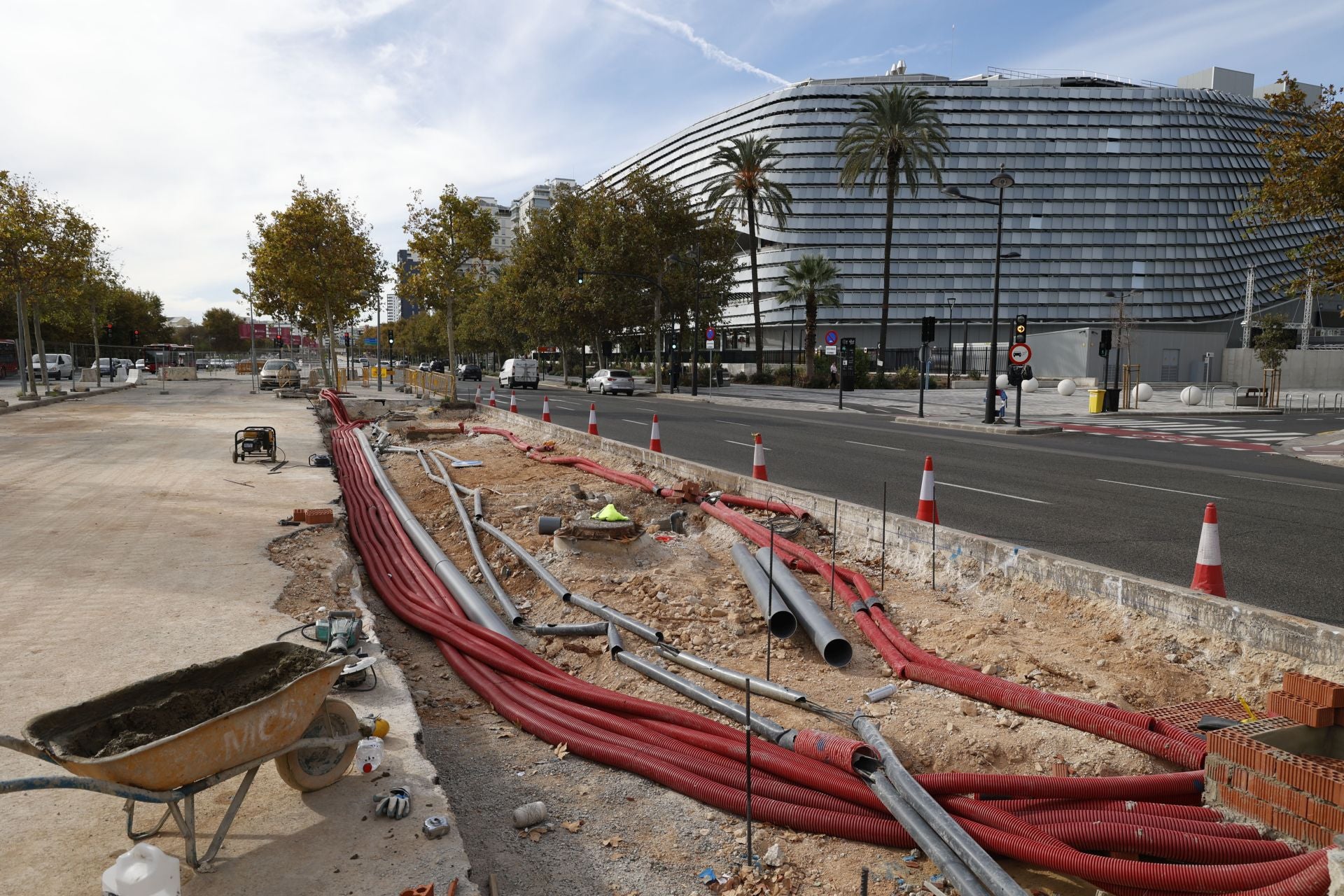 FOTOS | Obras de la EMT alrededor del Roig Arena