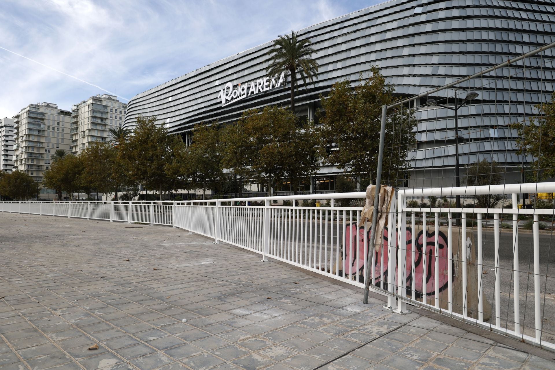 FOTOS | Obras de la EMT alrededor del Roig Arena