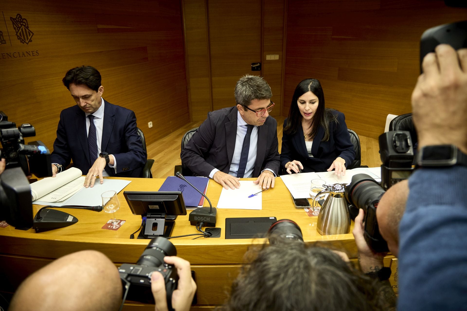 FOTOS | Mazón comparece en la comisión de la dana de Les Corts