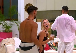 Claudia y Gerard en el programa de 'La isla de las tentaciones' este martes.