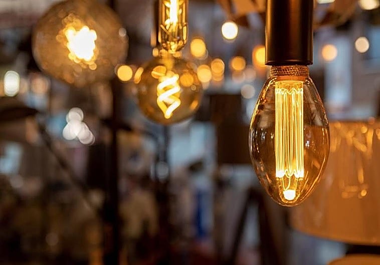 El precio de la luz se desploma este miércoles: la hora gratis para enchufar los electrodomésticos