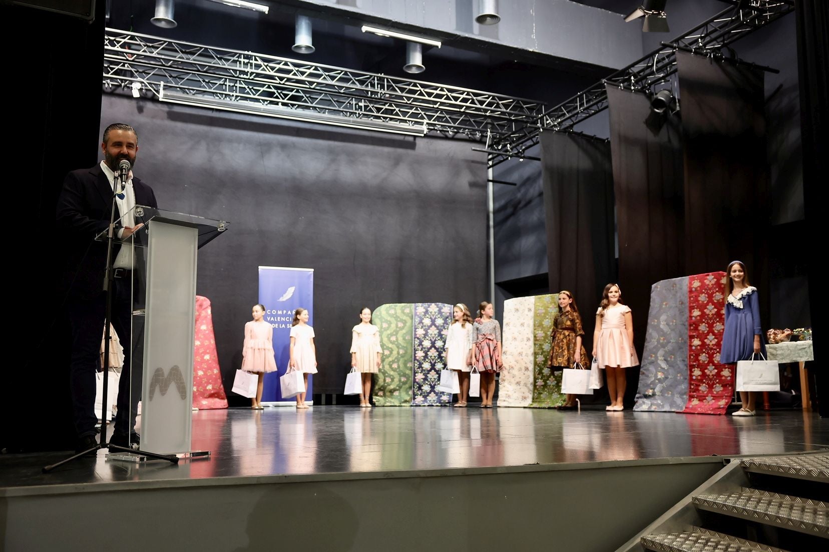 Las telas de los trajes de la corte de honor infantil de las Fallas 2026