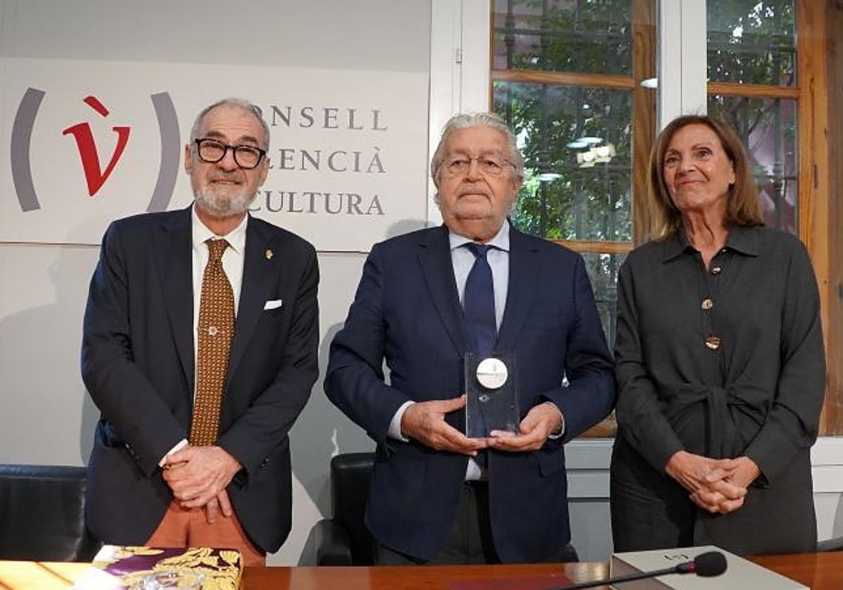 José María Lozano, Rafa Alcón y Amparo Carbonell.
