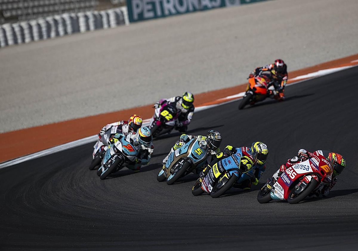 Una imagen de la carrera de Moto3 del GP de la Comunidad Valenciana 2023