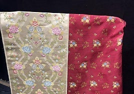 Acto de entrega de las telas de la corte infantil que firma la Compañía Valenciana de la Seda.