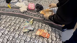 Dinero y objetos requisados.