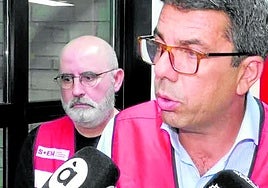 Jorge Suárez, detrás de Carlos Mazón en una de las comparecencias ante la prensa tras la dana.