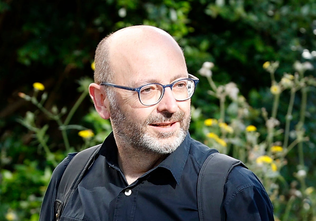 Francis Puig, empresario de la comunicación y hermano del expresidente de la Generalitat, Ximo Puig, accede al juzgado.