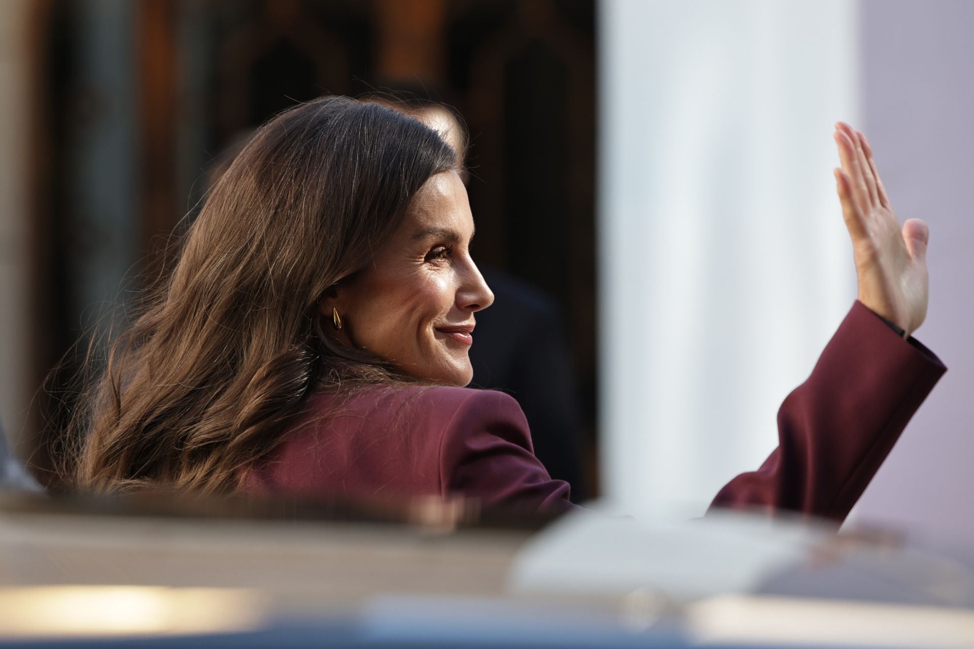 La Reina Letizia arrasa en su adiós a China: homenaje a la moda española con su look fetiche