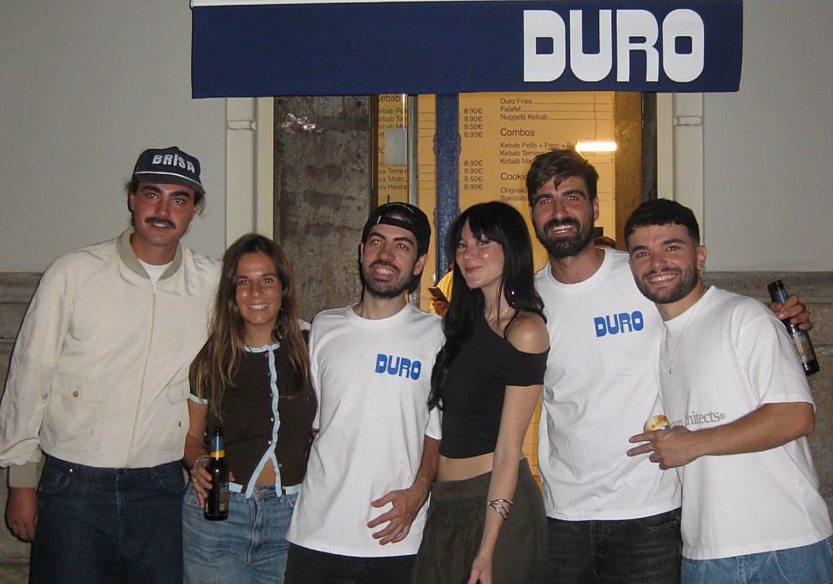 Los reponsables de Baovan (Andrés Sal, Elena Melero, Alberto García y Nacho Sal) junto a Boukie y Javi Maska.