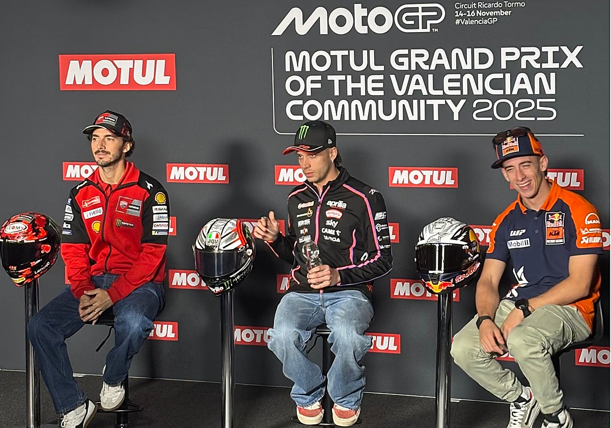 Bagnaia, Bezzecchi y Acosta, en la rueda de prensa previa al Gran Premio.