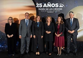 Foto de familia durante el 25º aniversario del Museo de les Ciències.