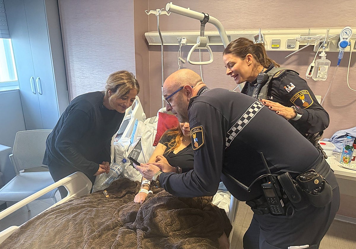 Parto en una casa del Cabanyal: «La madre tenía al bebé en brazos y le pinzamos el cordón umbilical»