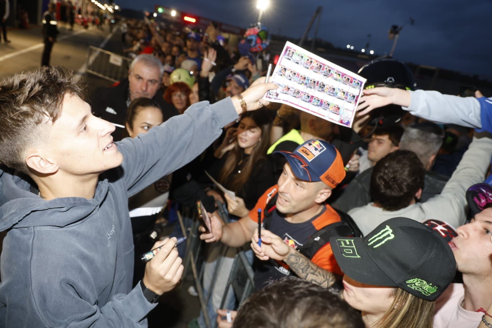 Fotos de ambiente en el GP Cheste 2025
