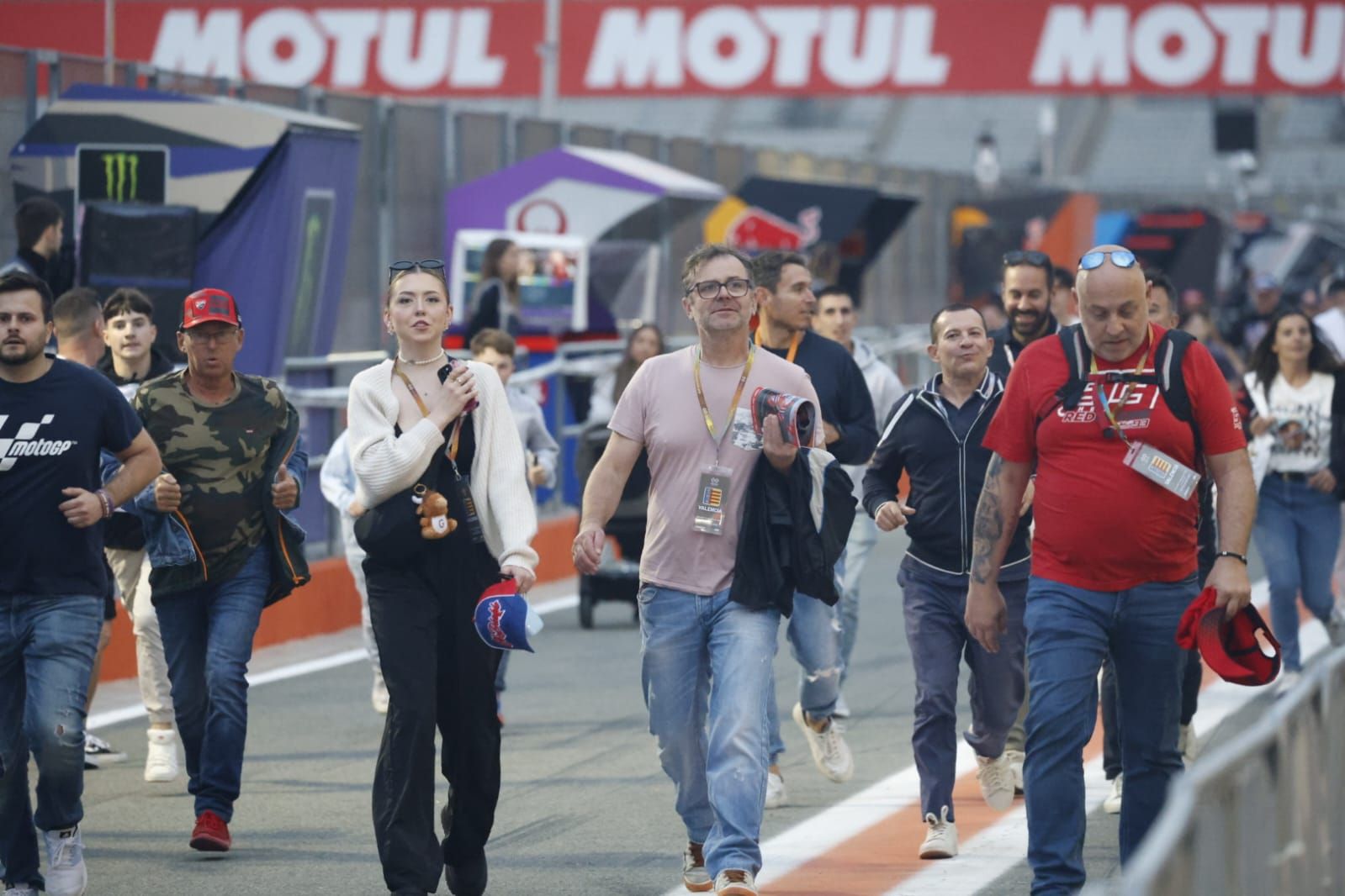 Fotos de ambiente en el GP Cheste 2025