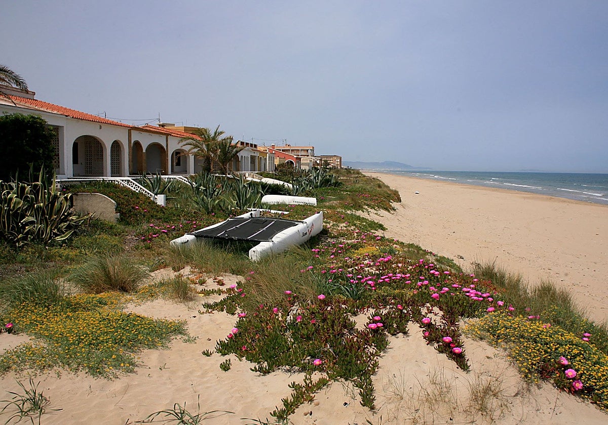 Una playa afectada por el deslinde en Dénia.