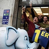 Varios ganadores de la Lotería Nacional. Imagen de archivo.