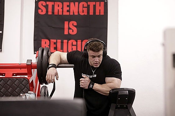 Joan Pradells entrenando en su gimnasio