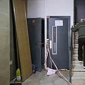 Un ascensor averiado de una finca en Paiporta, en una imagen de archivo.