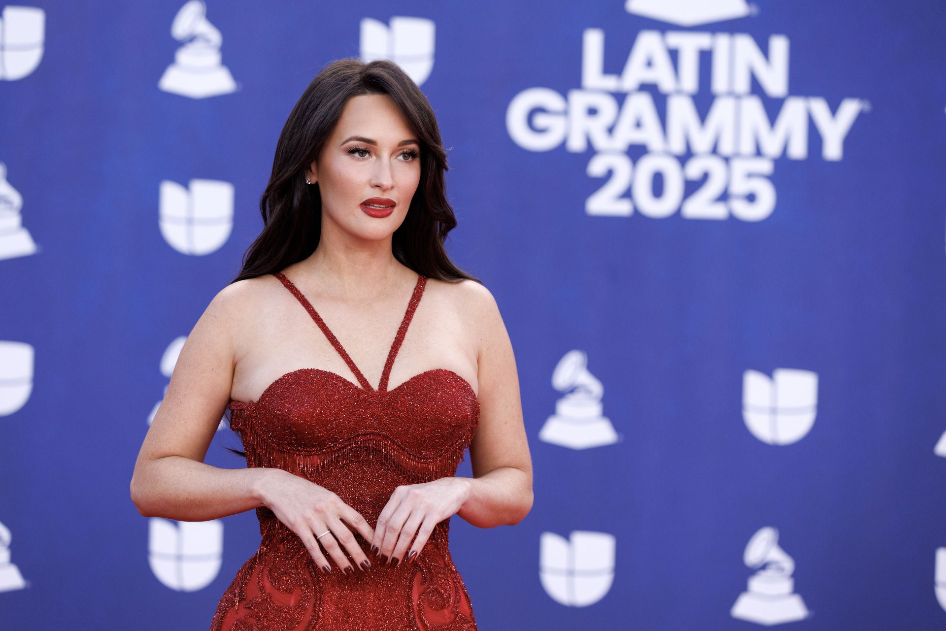 Los looks más impactantes de la alfombra roja de los Latin Grammy 2025