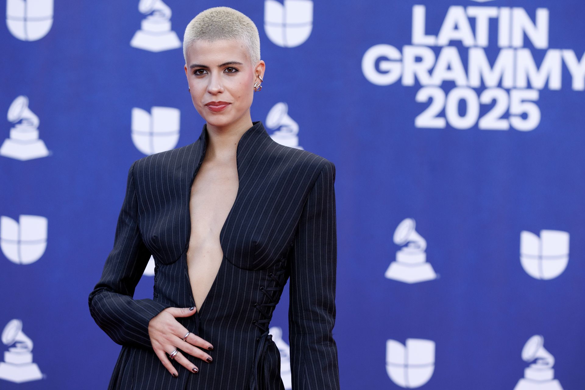 Los looks más impactantes de la alfombra roja de los Latin Grammy 2025